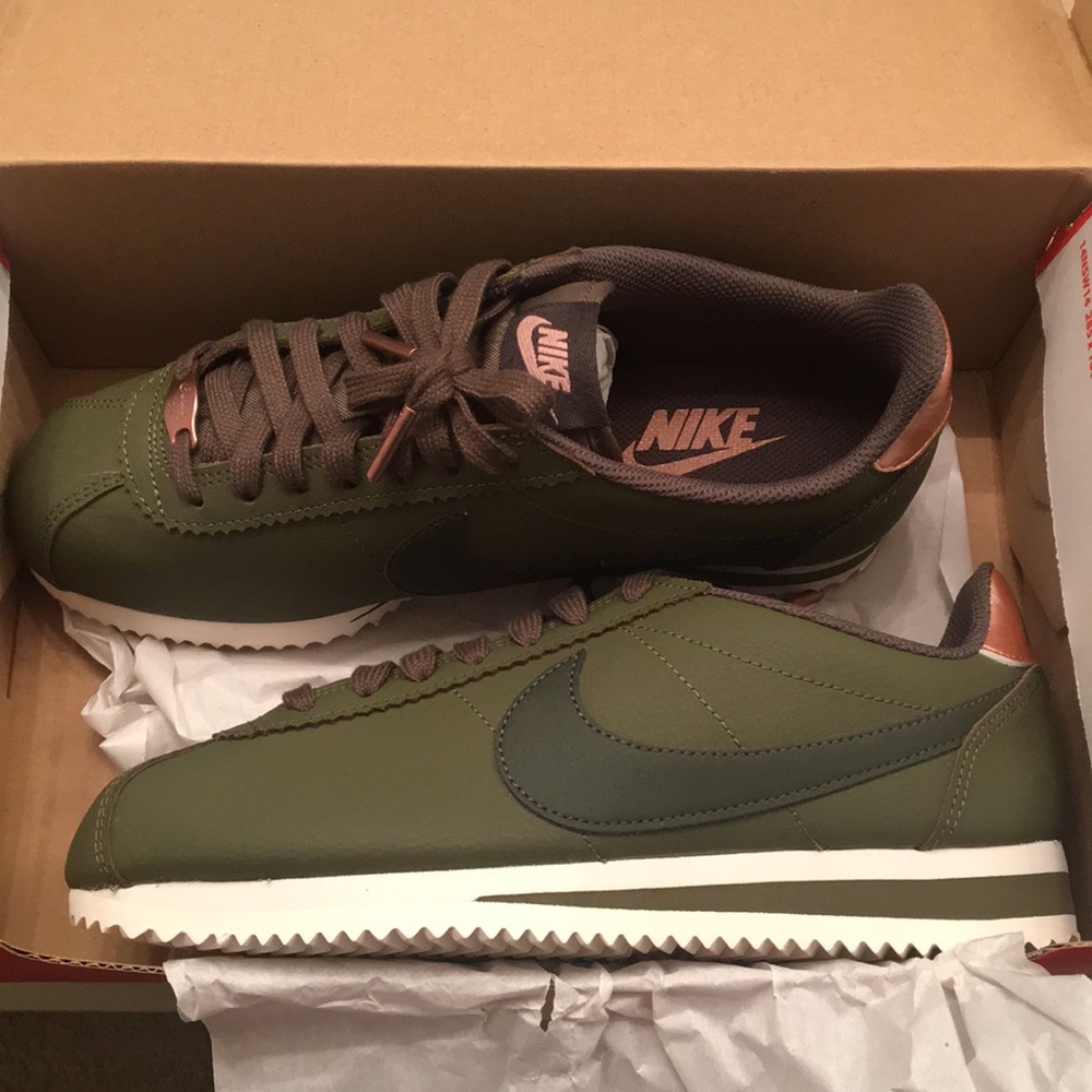 NIKE Cortez